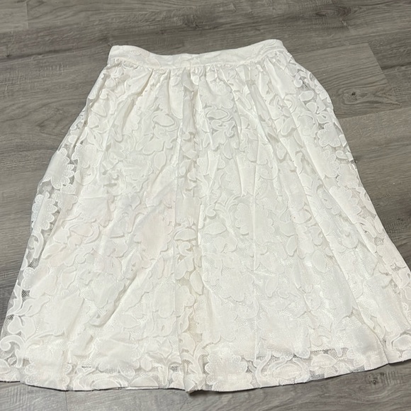 White Lace Skirt - Picture 1 of 3